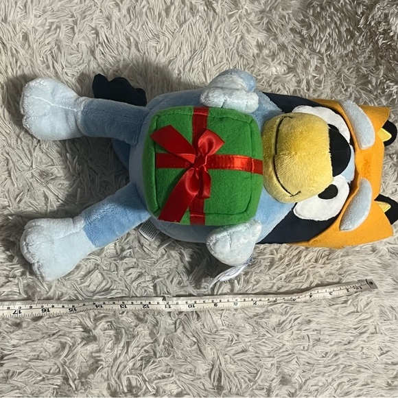 Bluey Christmas Crown and Gift Plush Toy Limited Edition NWT - Picture 10 of 11